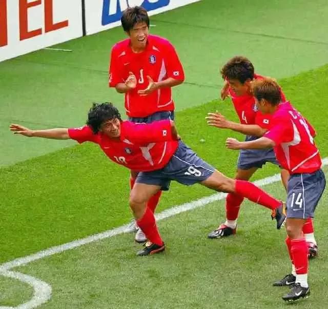ICONIC FOOTBALL CELEBRATION - 1